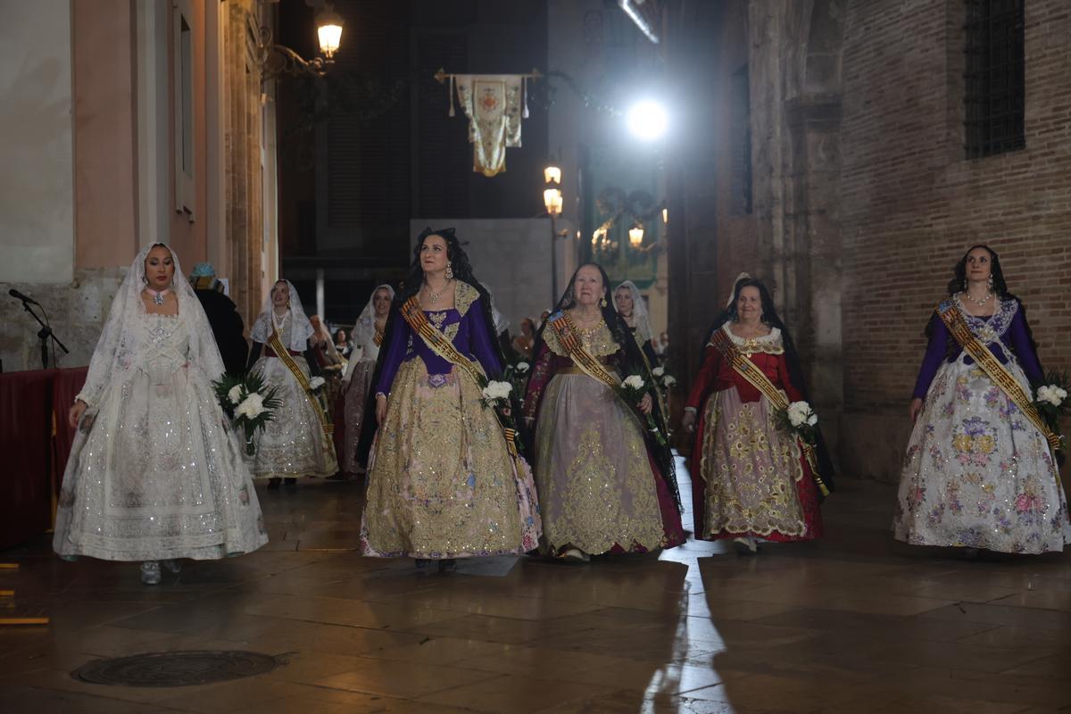 Todas las fotos de la Ofrenda del 18 de marzo por la calle de la Paz hasta las 23:30 horas Todas las fotos de la Ofrenda del 18 de marzo por la calle de la Paz hasta las 23:30 horas
