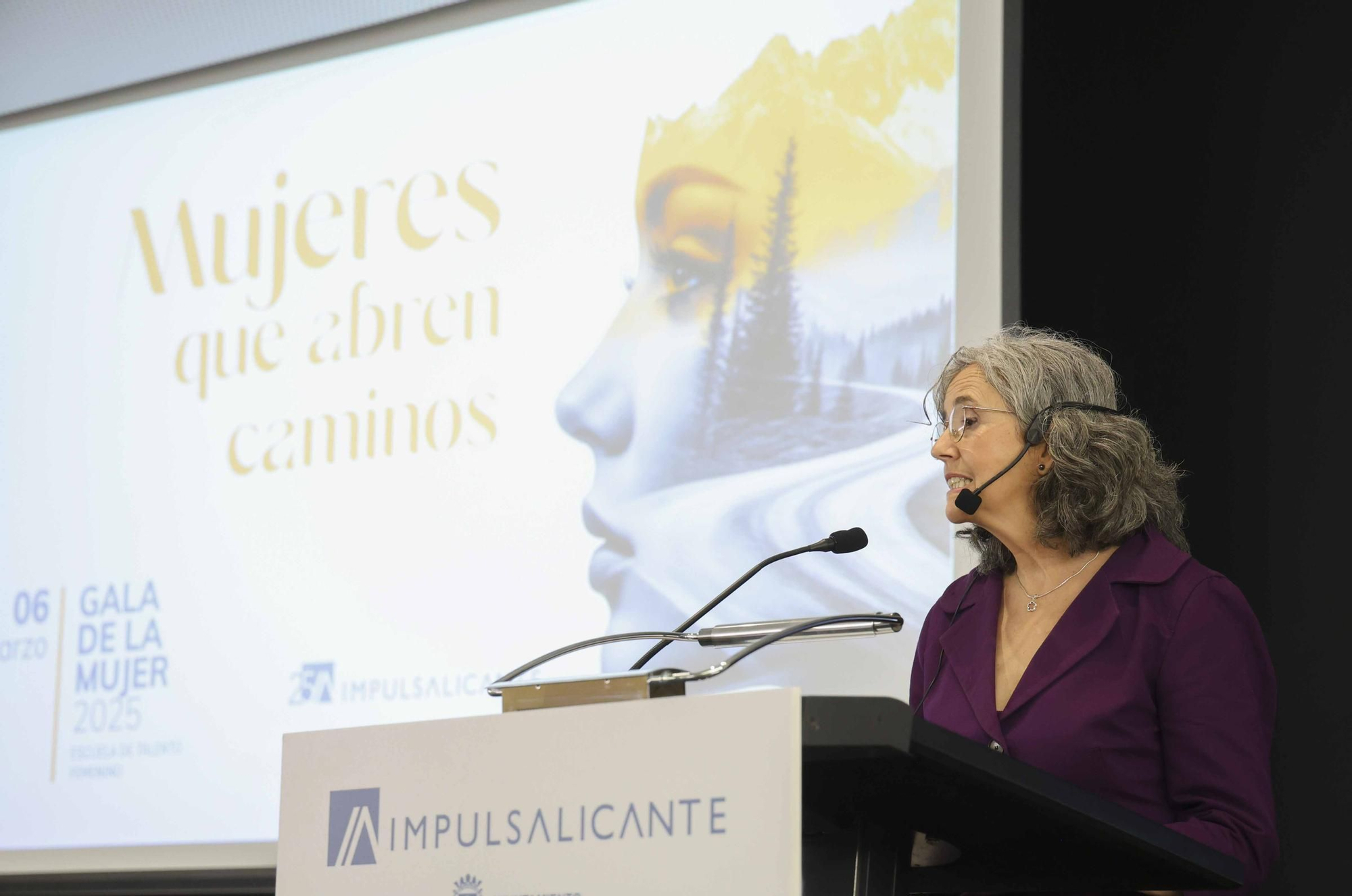 "Mujeres que abren caminos"