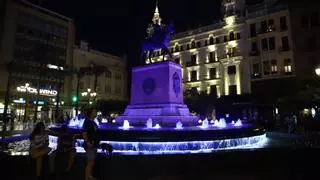 El Ayuntamiento ilumina 12 fuentes de Córdoba con los colores de Israel como muestra de apoyo