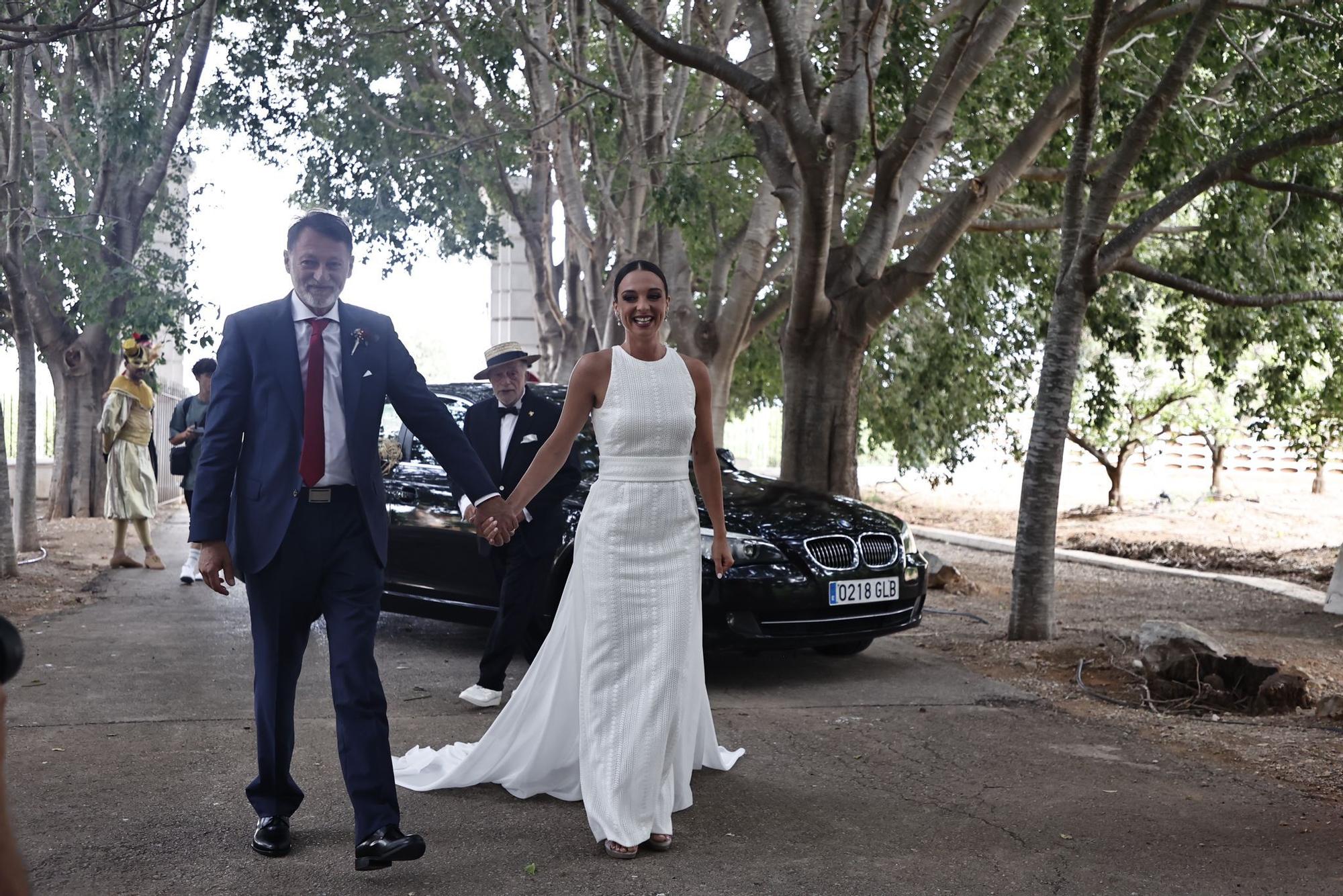 Boda de Nuria Llopis: la llegada de los novios y la ceremonia