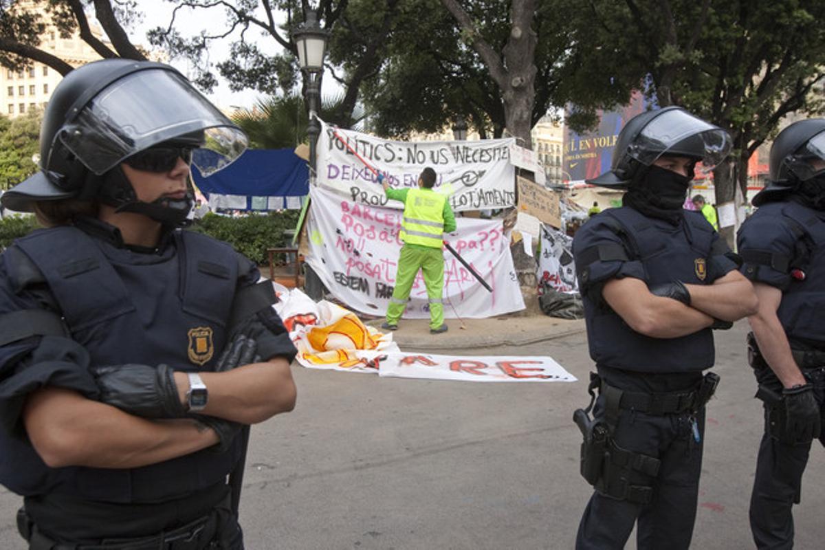 El desalojo de plaça Catalunya, visto por Danny Caminal.