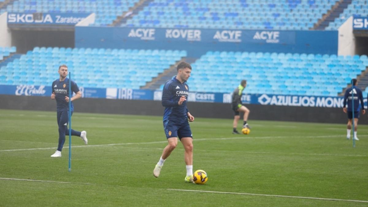 Lluís López, durante un entrenamiento en La Romareda.