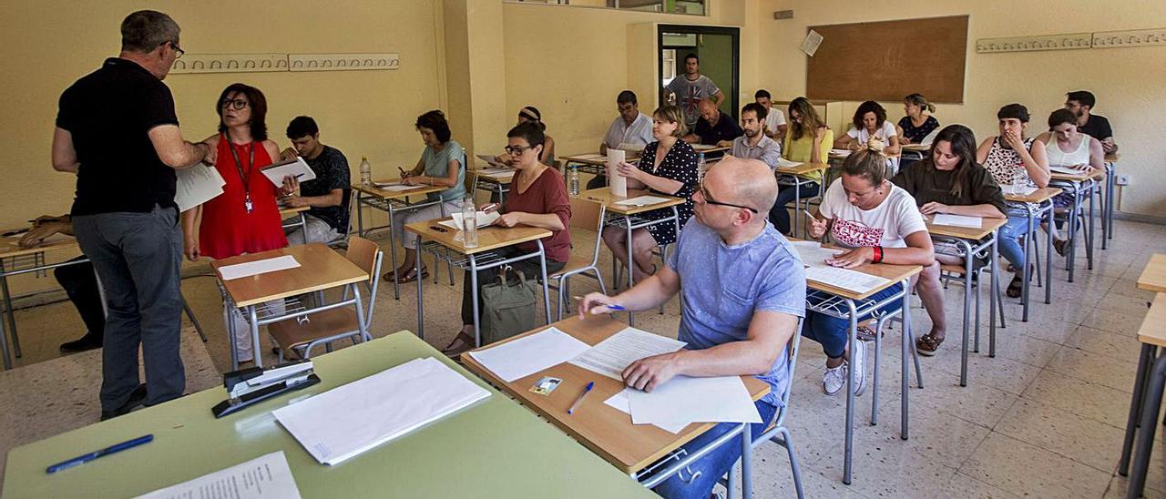 Aspirantes a maestros durante las últimas oposiciones.