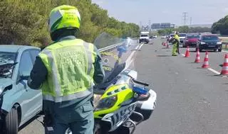 Muere una mujer de 28 años al chocar su coche contra un tractor en Algámitas