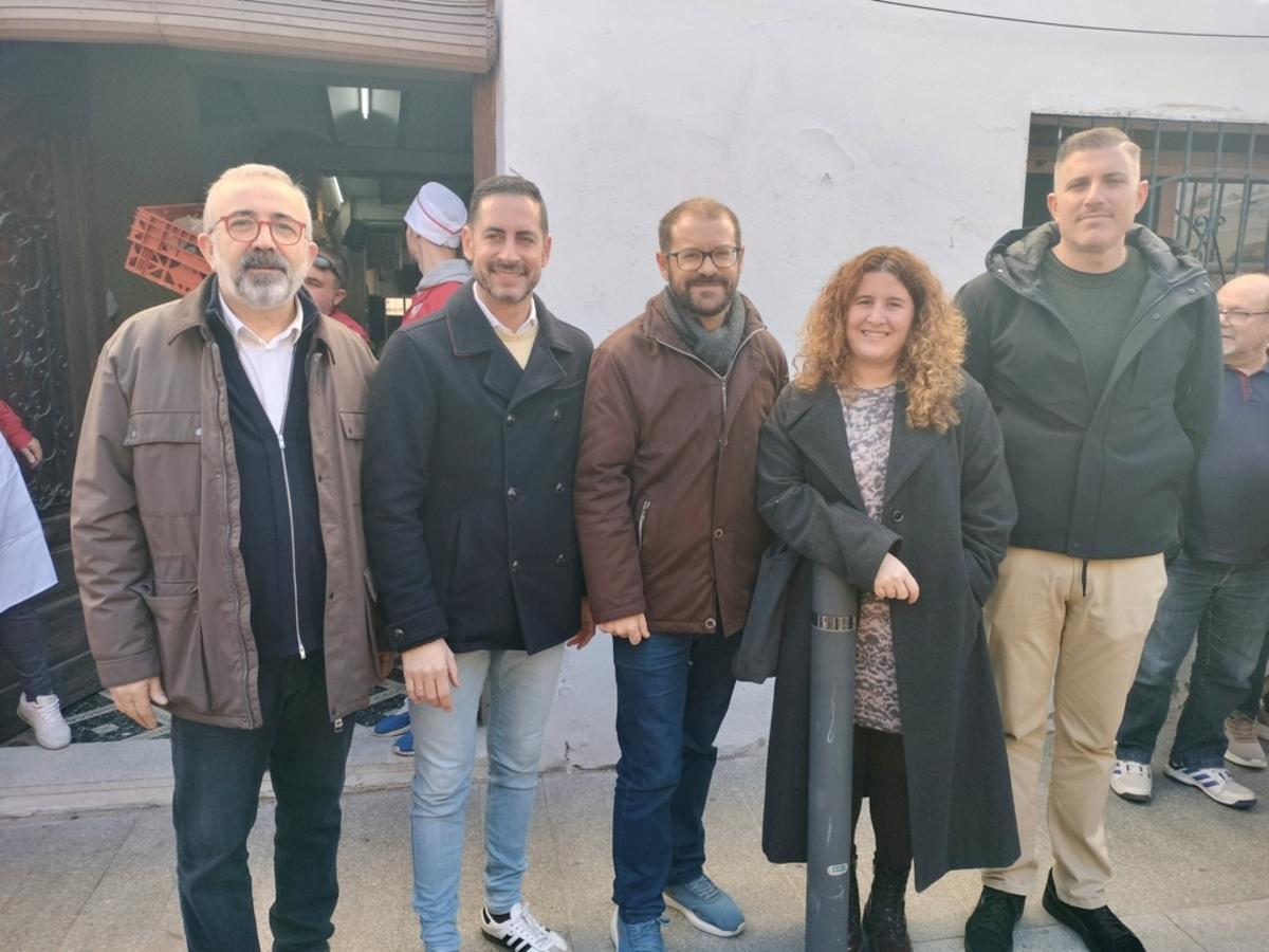 Alcaldes y presidente de la Comunitat, en la calle Sant Vicent de Oliva