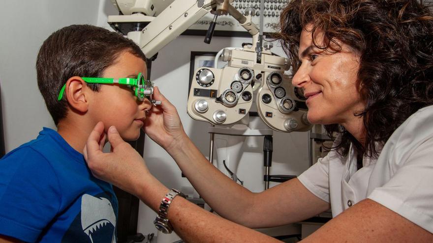Sanidad “trabajará” para financiar gafas y lentillas a menores de rentas bajas en 2025