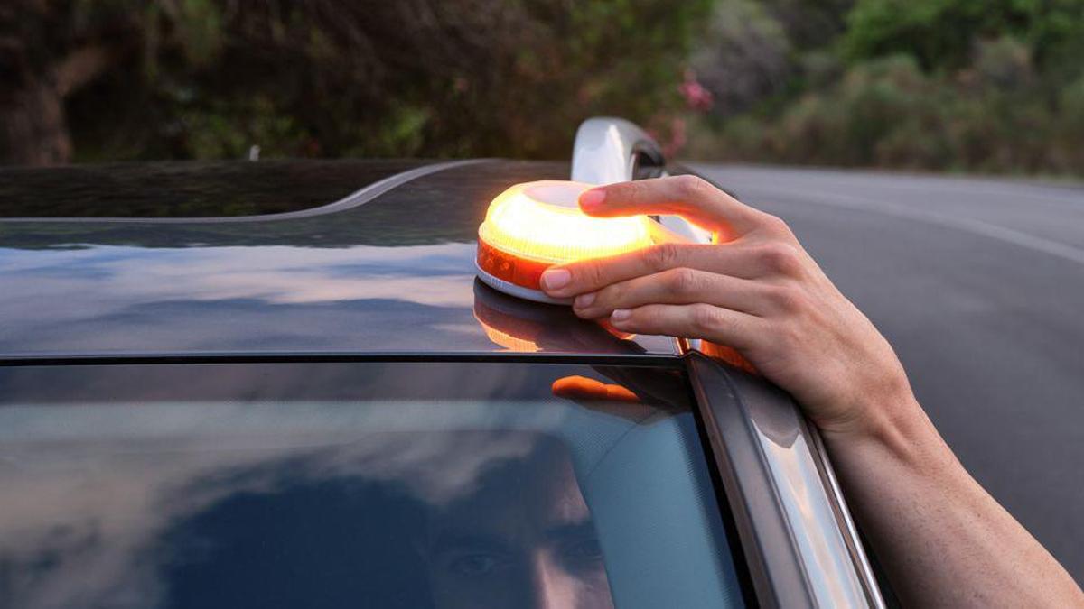 Las luces V-16: el futuro de la seguridad vial en España