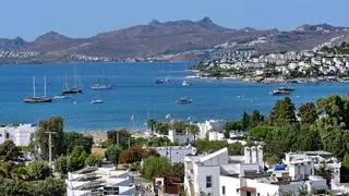 'La nueva Ibiza': esta es la ciudad europea que está compitiendo con la isla por sus precios más económicos