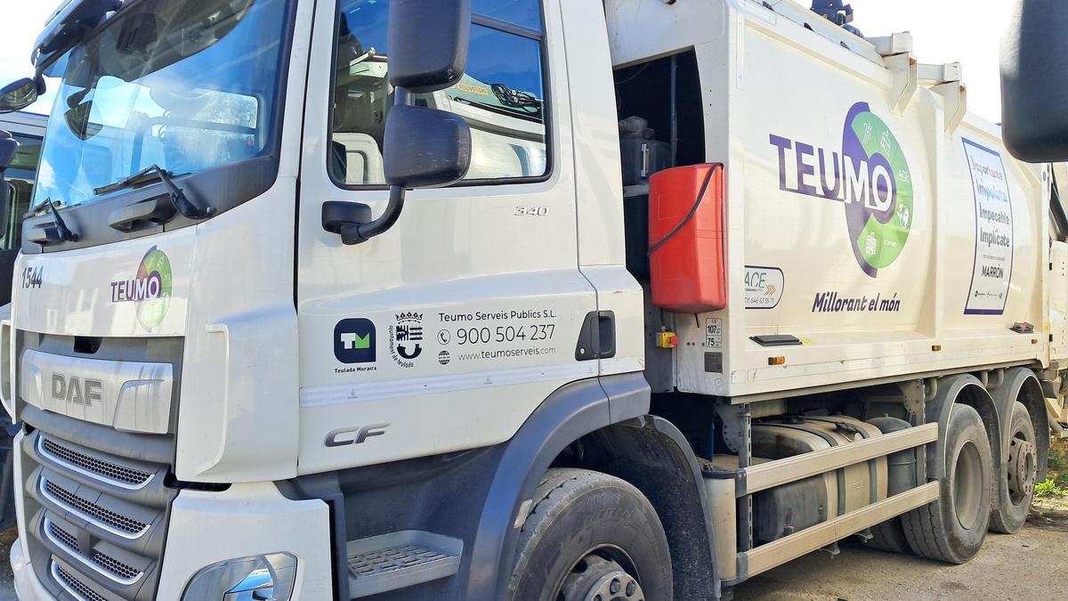 Uno de los camiones de recogida de basura de la empresa municipal Teumo Serveis
