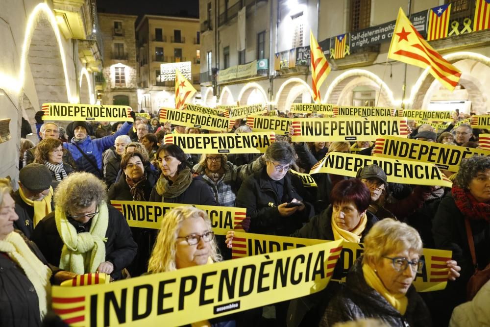 Manifestació a Girona en contra de la decisió de la JEC d'inhabilitar Torra