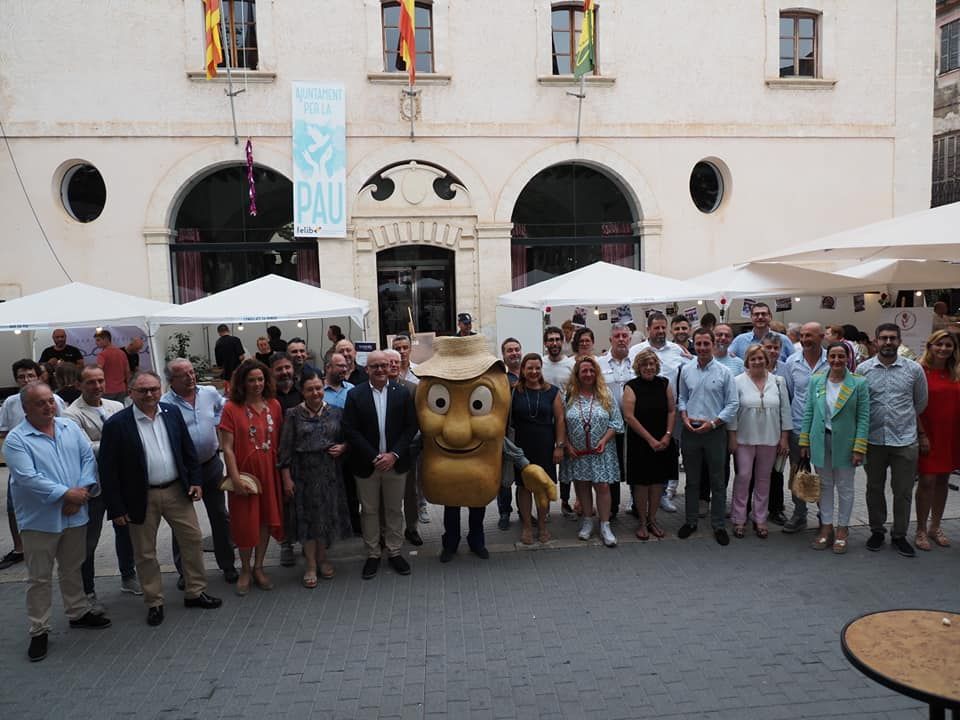 Foto de familia de las autoridades, el pasado viernes.