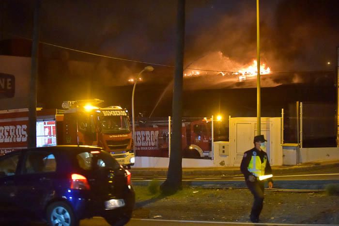 Incendio en la urbanización industrial Las Torres