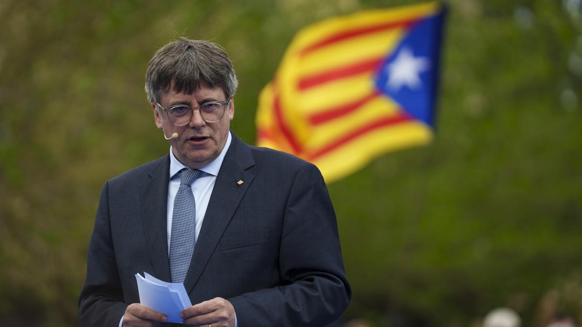 Carles Puigdemont presenta su candidatura a las elecciones del 12 de mayo.