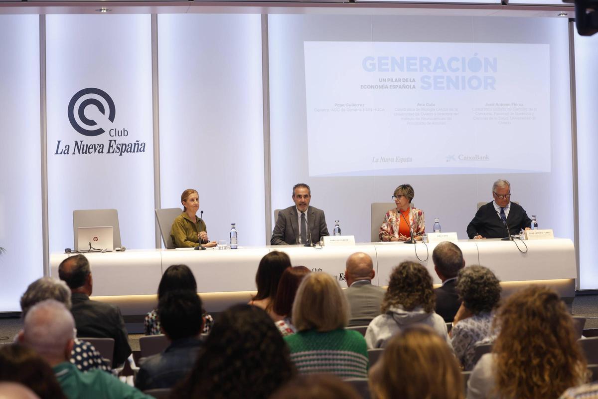 De izquierda a derecha, María José Iglesias, moderadora del coloquio, José Gutiérrez, Ana Coto y José Antonio Flórez
