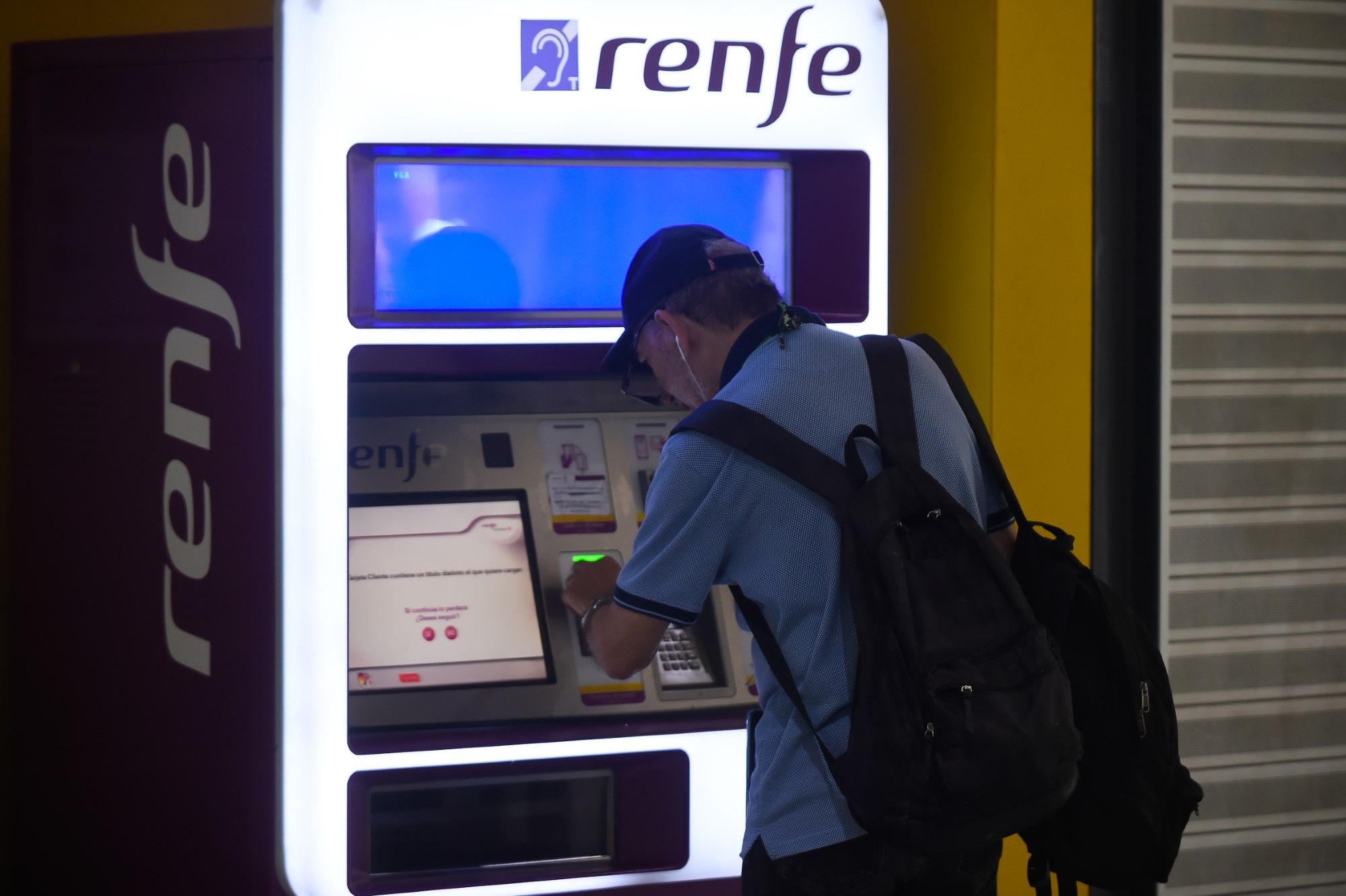 Ya se pueden adquirir los nuevos abonos gratuitos del Cercanías en la estación María Zambrano