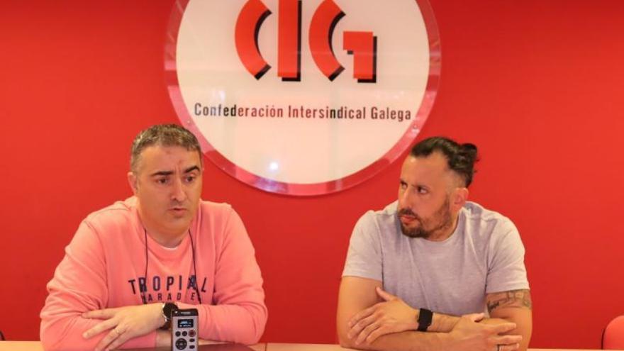 Miguel Alonso, izquierda, con Adrián Bascoy en la sede de la CIG / CIG