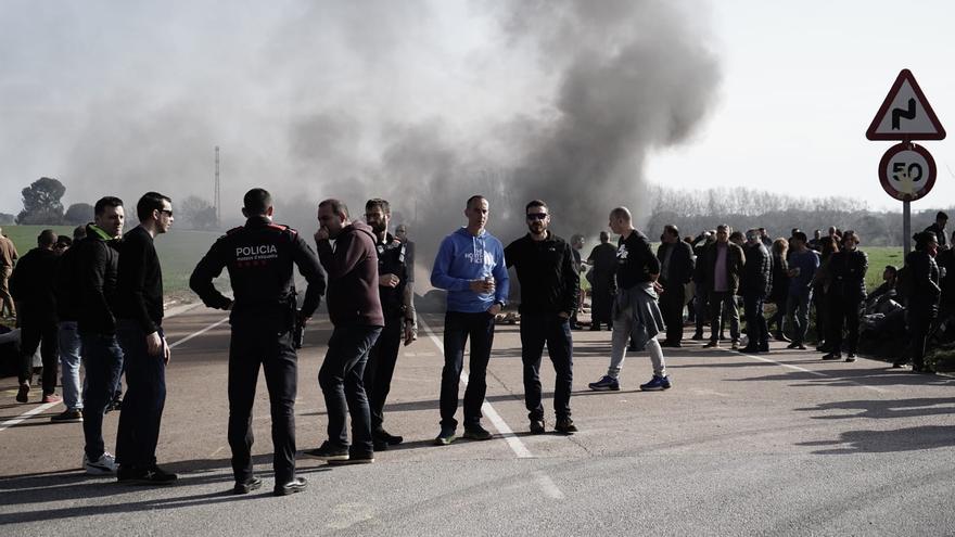 Els interns de Lledoners i Brians romanen a les cel·les pel bloqueig dels funcionaris de presons