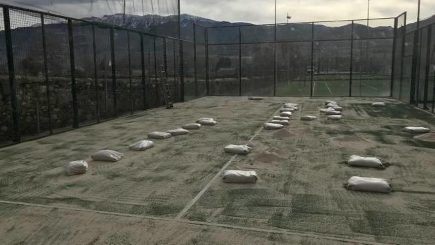 Les obres de renovació de les pistes municipals de pàdel a la Seu