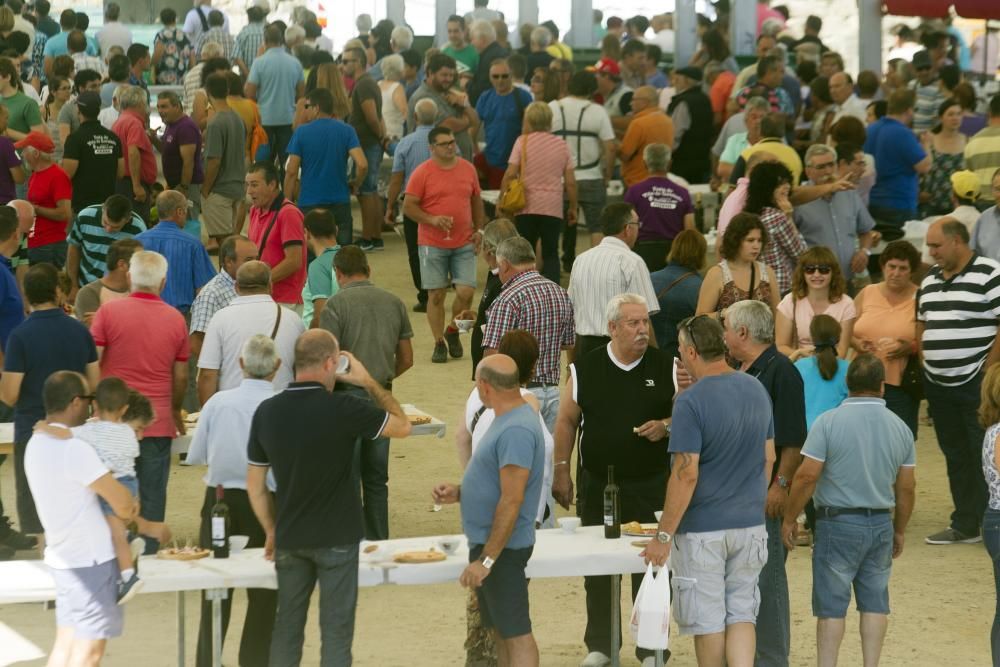 Salvaterra despacha 20.000 botellas de vino del Condado en una multitudinaria fiesta