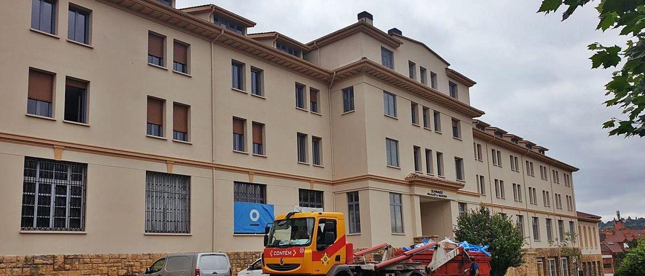 Aspecto de la fachada del antiguo colegio de Nuestra Señora de la Asunción, ya rehabilitada.