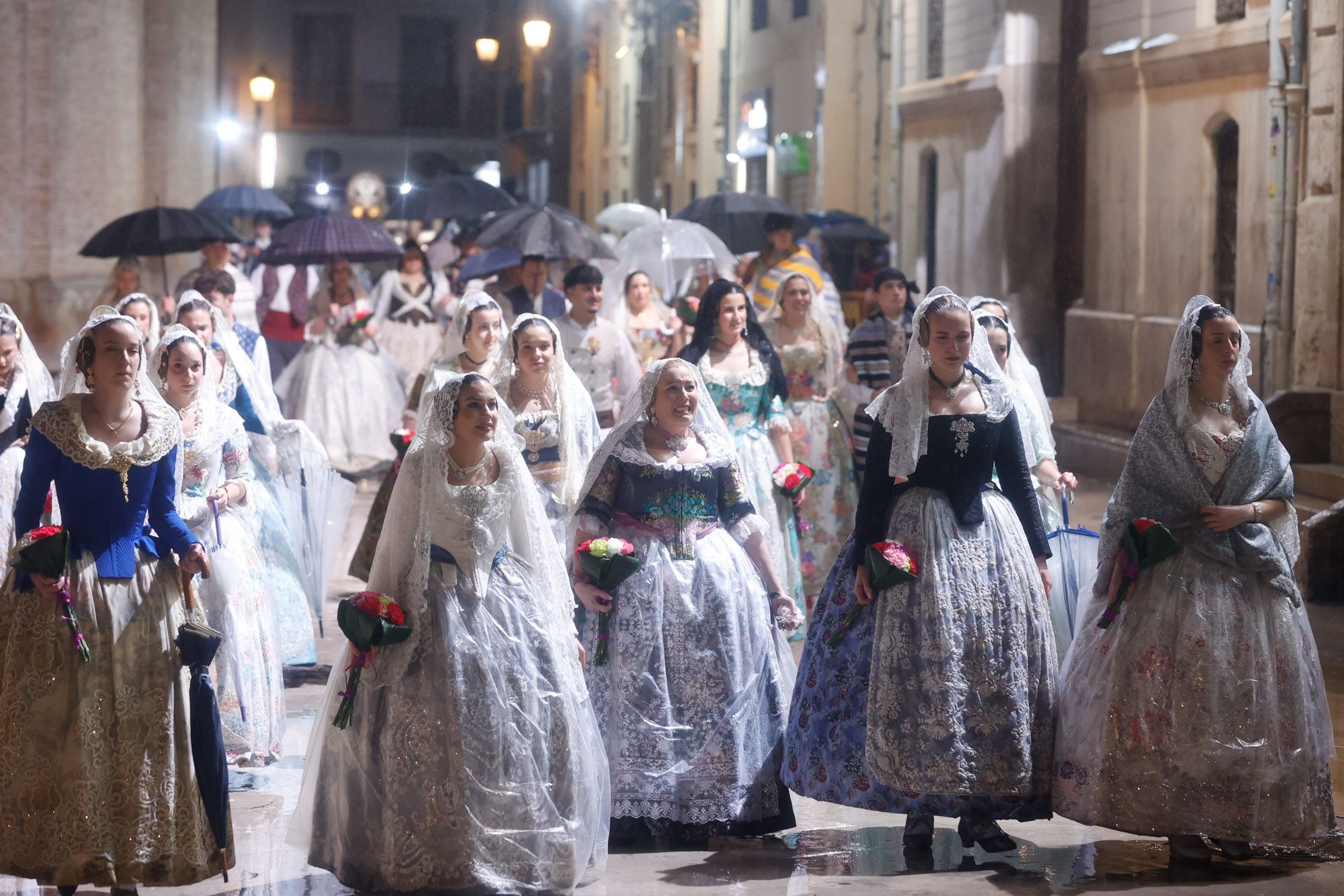 Todas las fotos de la Ofrenda del 18 de marzo por la calle San Vicente entre las 22:00 y las 23:00 horas