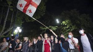 Grupo de manifestantes en Tiflis