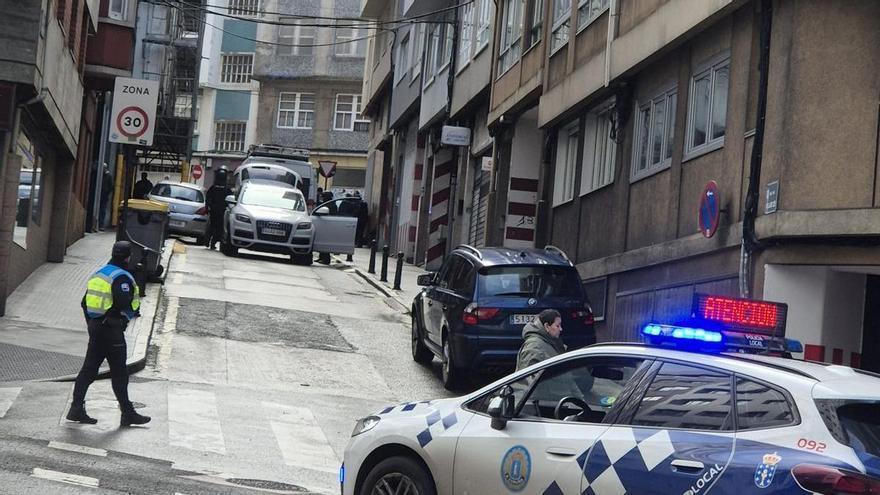 Un hombre se atrinchera tras disparar a un edificio de A Coruña