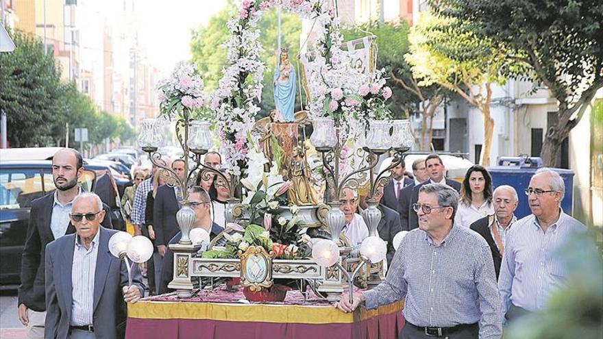 El barrio del Pilar sale a la calle y honra a su patrona