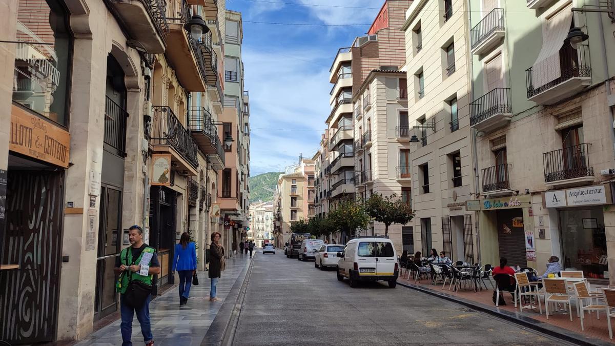La calle San Lorenzo de Alcoy, la principal de las afectadas por la peatonalización, este jueves por la mañana.