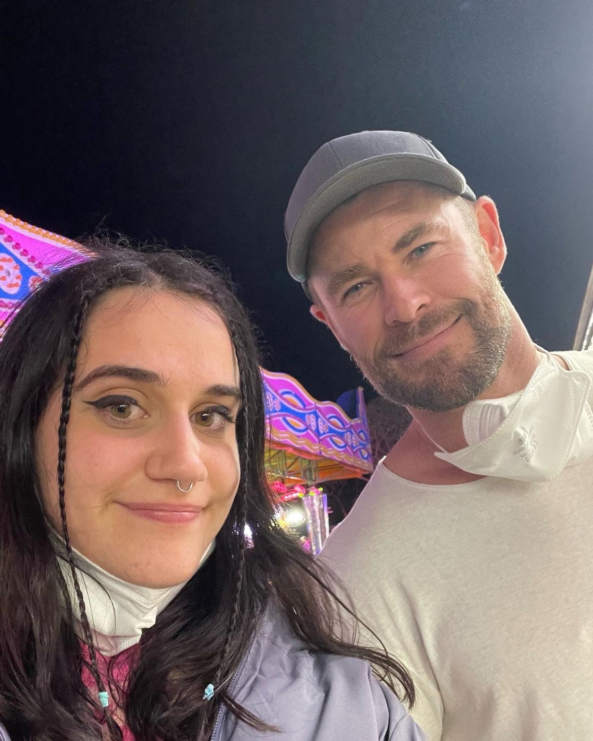 Marina Fernández y Chris Hemsworth en la feria de Ibiza. D.I.