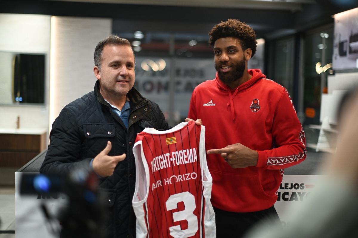 Justin Wright-Foreman, junto a Roland Garros, CEO de Azulejos Moncayo.