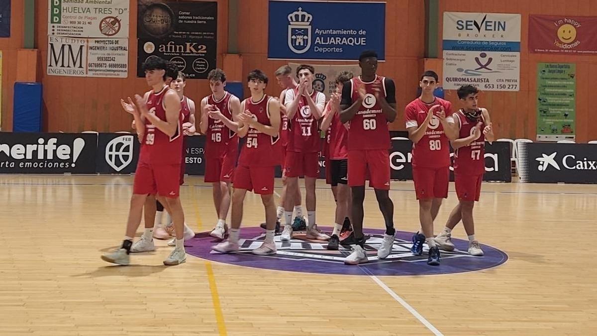 El equipo júnior del Casademont Zaragoza, tras la derrota ante el Movistar Estudiantes.