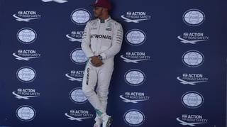 Hamilton golpea a Rosberg en la parrilla de Montmeló