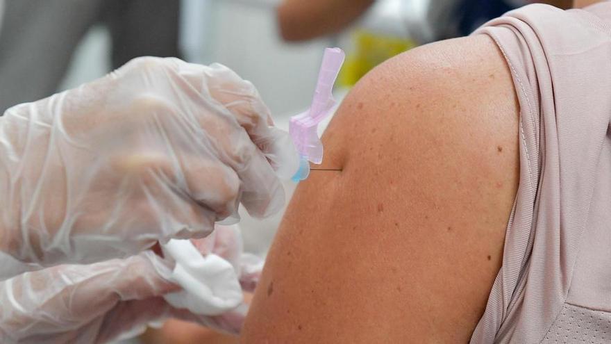 Amós García: «Las vacunas contra el covid y la gripe protegen a los 14 días»