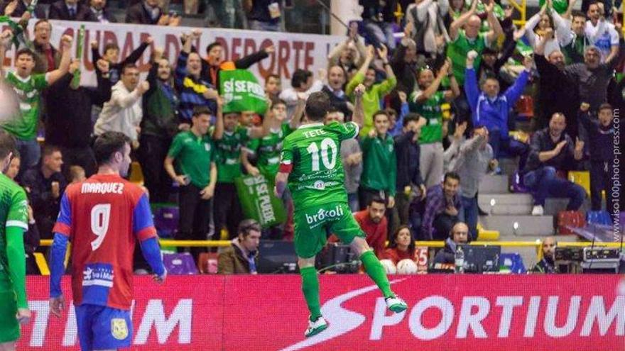 El UMA Antequera golea y sigue soñando con la salvación (6-1)