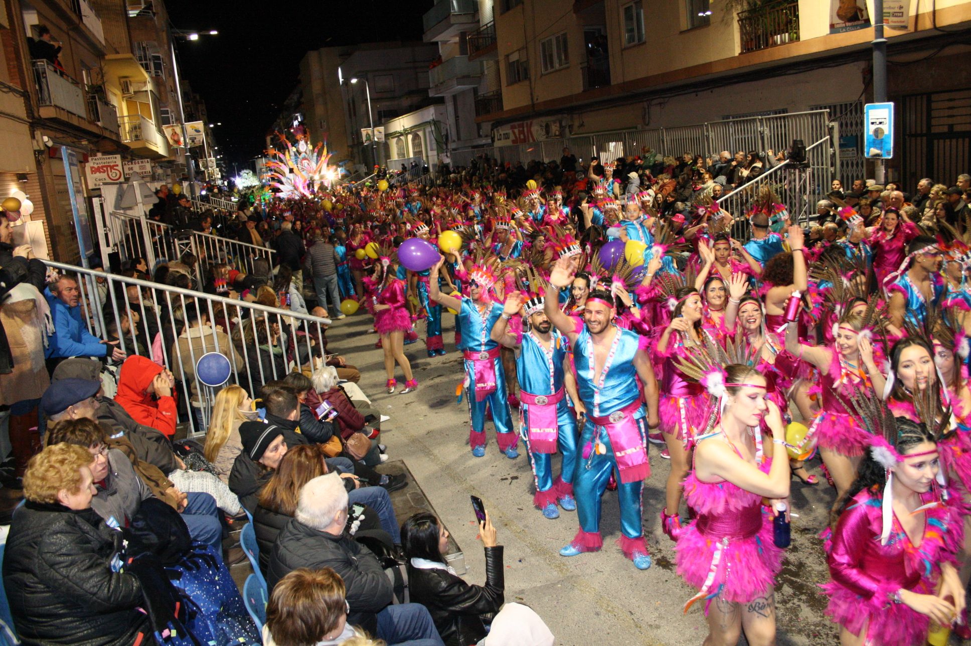 Macrogalería de fotos del primer gran desfile del Carnaval de Vinaròs