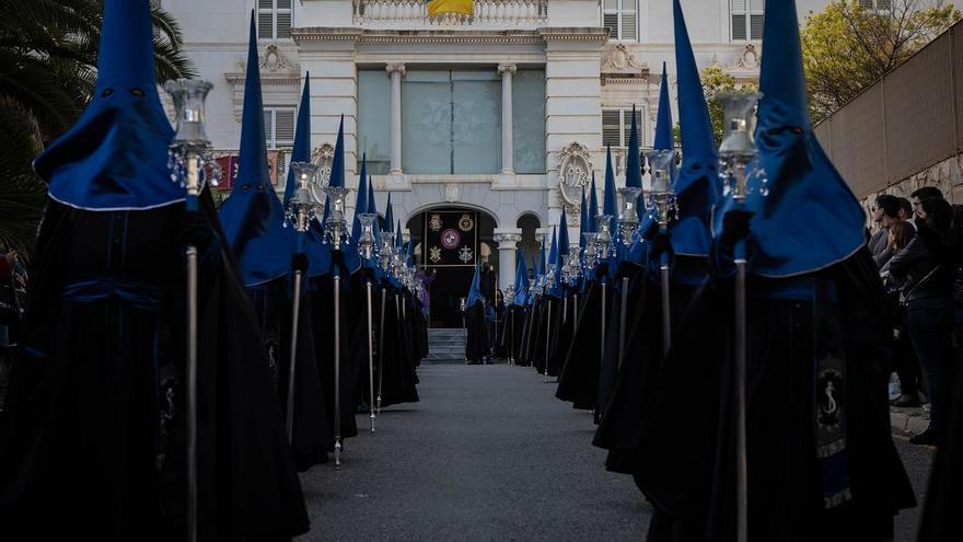 Aplausos para la procesión más austera