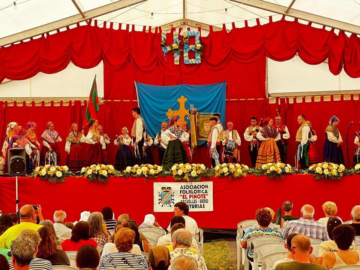 EN IMÁGENES: Festival folclórico infantil en Argüelles