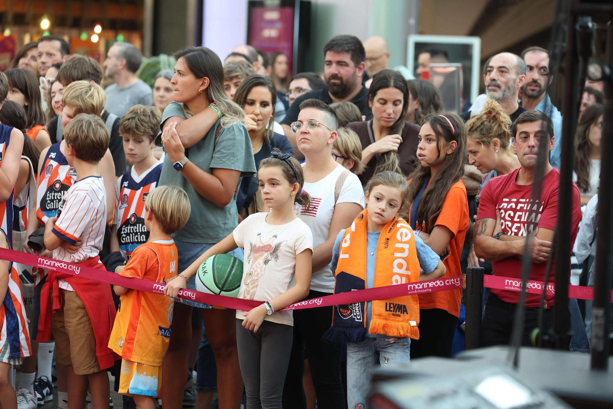 Presentación del equipo del Leyma Coruña en Marineda City