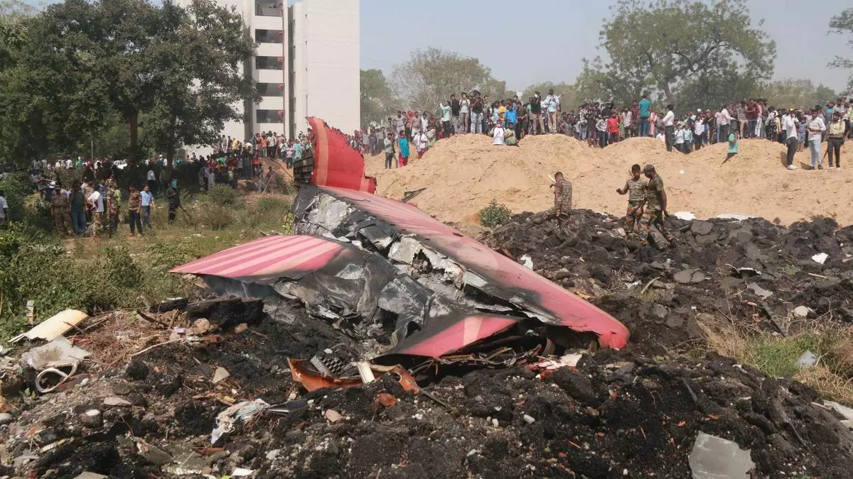 Accidente de un avión en la India, en directo: Última hora del Boeing de Air India siniestrado, muertos y superviviente