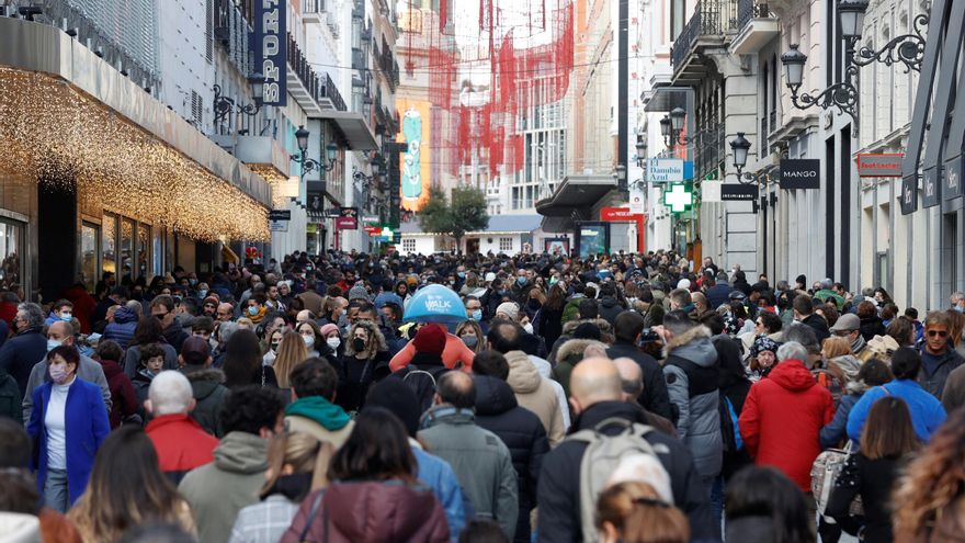 España roza los 49 millones de habitantes, máximo histórico, debido a la inmigración.