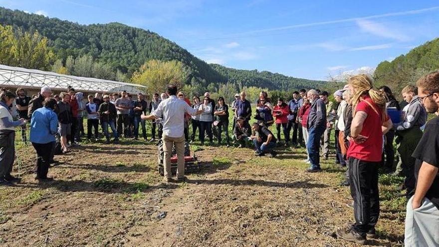 Una de les jornades formatives a Can Poc Oli organitzada per L’Era i l’Escola Agrària