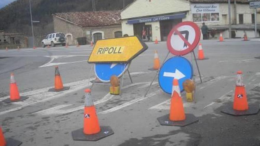 La senyalització excepcional que es col·loca a Ripoll.