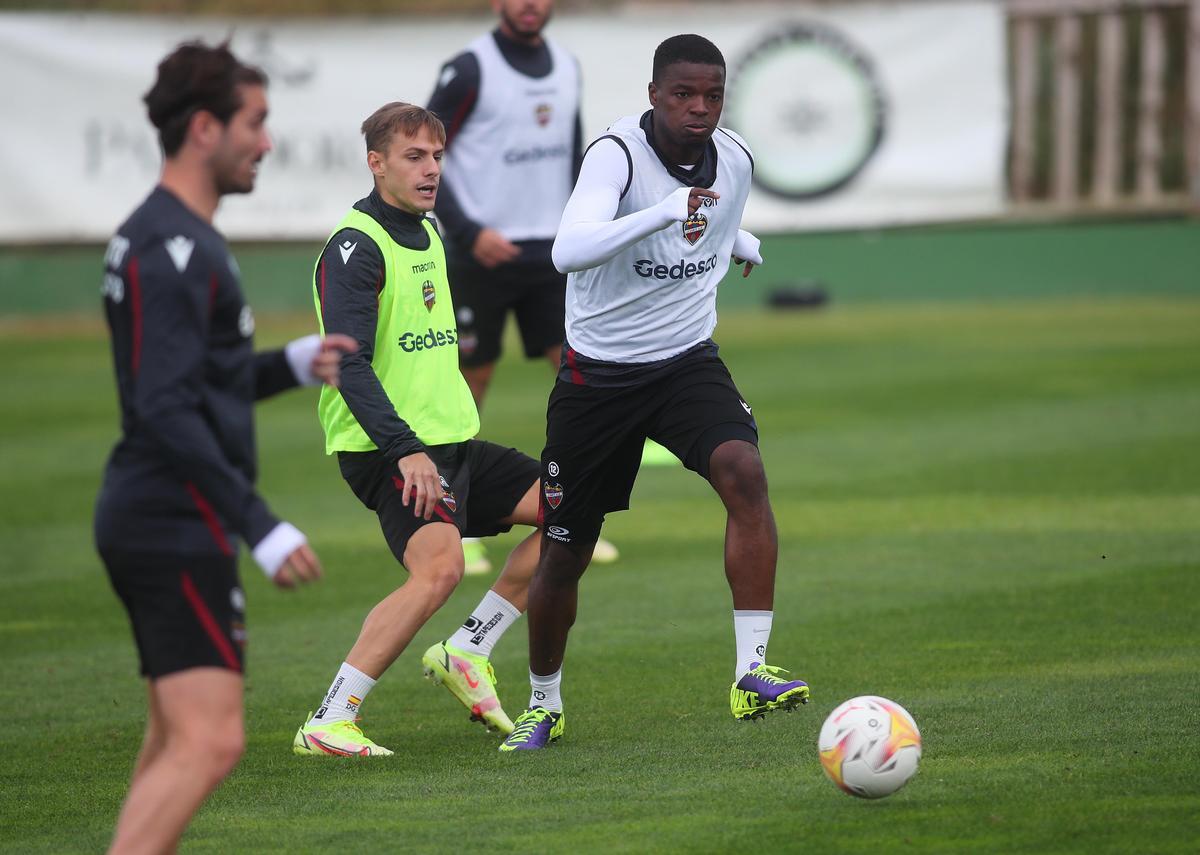Así ha sido el entrenamiento del Levante UD en el Saler