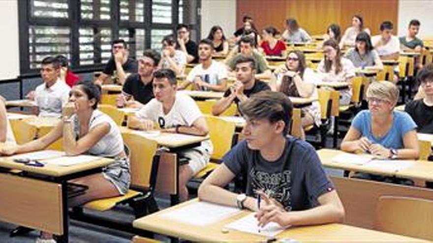 La UJI urge atajar ya el conflicto de las becas para que lleguen al alumno