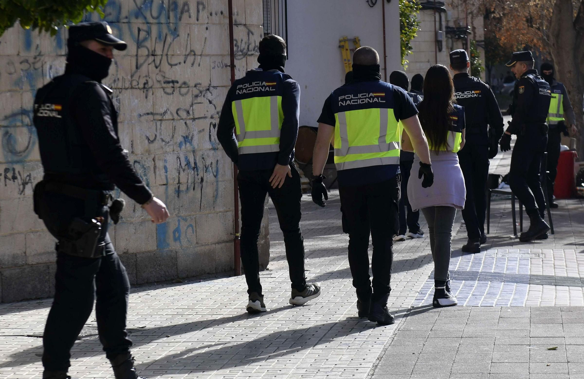 La redada contra el narcotráfico en el Polígono de La Paz, en imágenes
