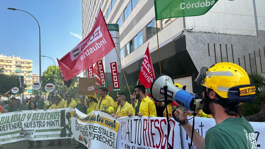 CCOO se concentra en Córdoba para denunciar la falta de recursos del Infoca