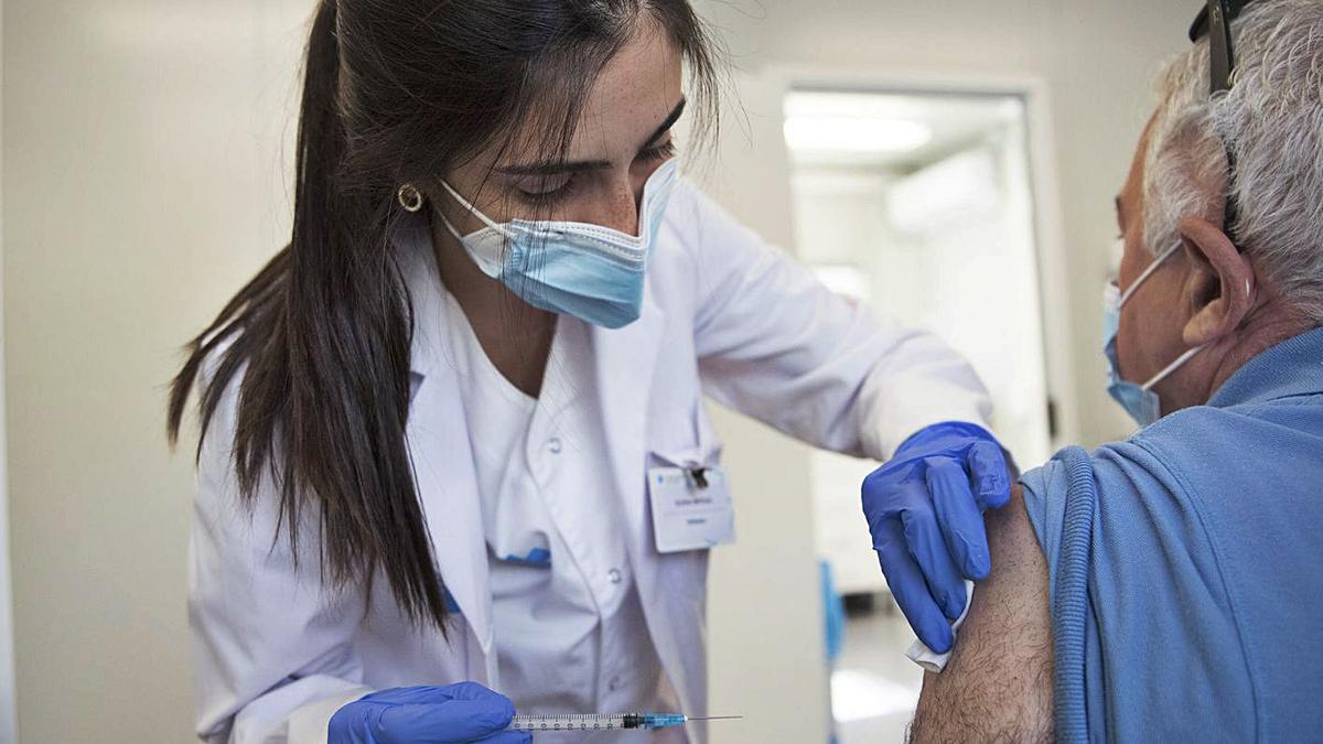 Vacunació al Servei d’Atenció Primària Anoia, al centre de la ciutat d’Igualada | ARXIU/OSCAR BAYONA