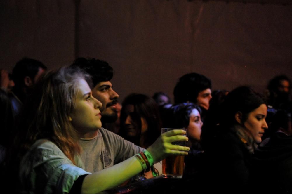 La banda Temples hizo vibrar al público en la madrugada del sábado en A Illa