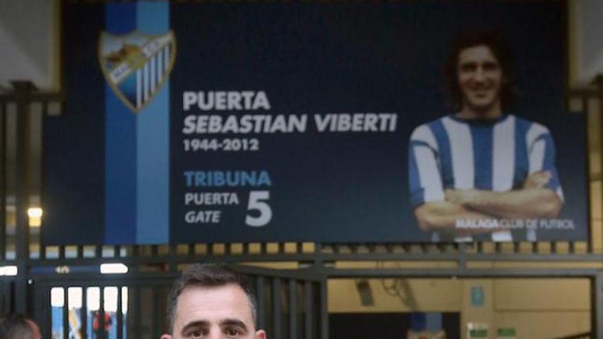 Rafa Gil, en una foto de archivo en la puerta de La Rosaleda.